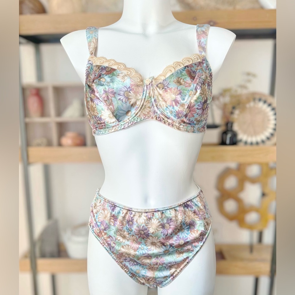 Vintage Victoria’s Secret size Large 38D silky satin floral bra set